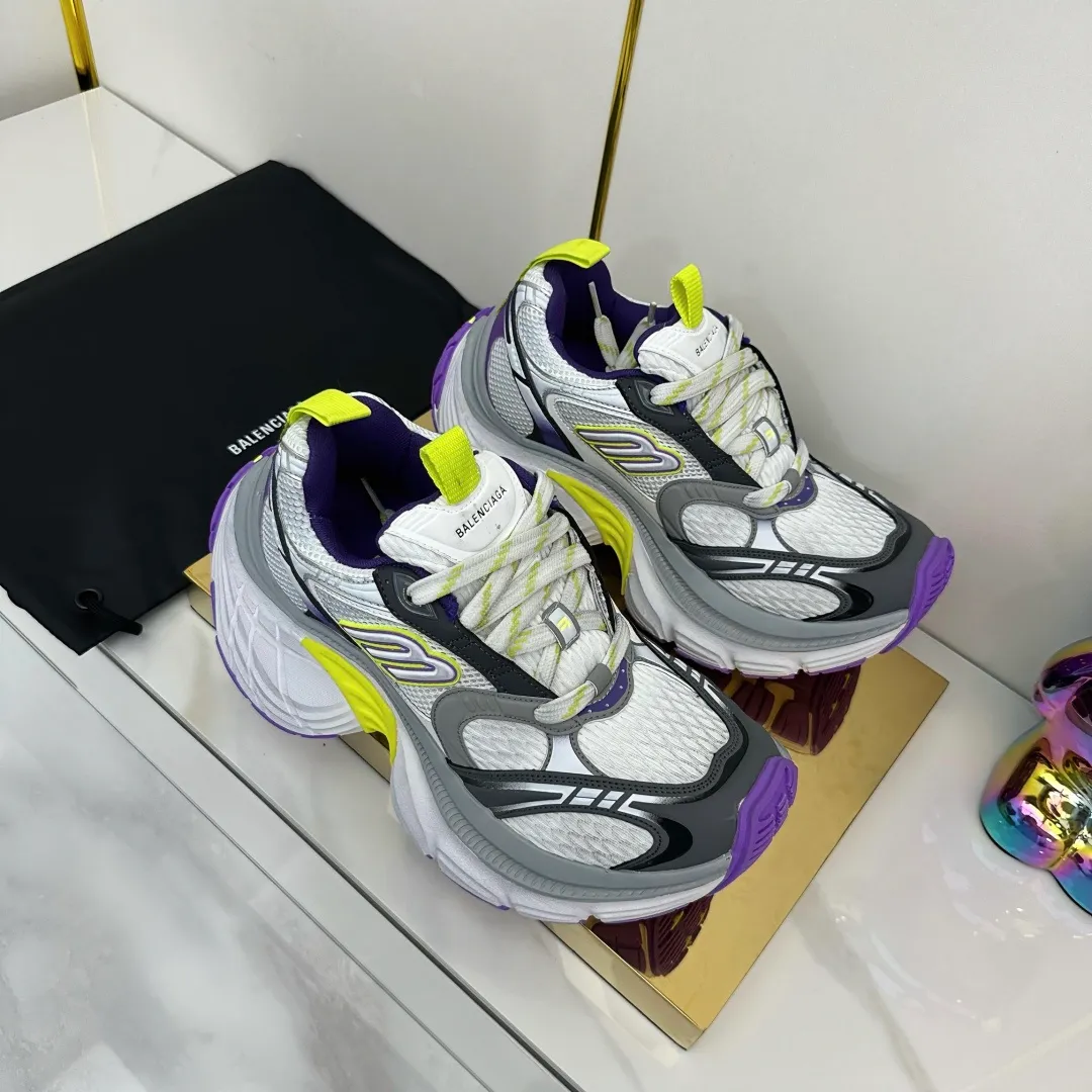 👟👟Ex-factory price 680👟👟 Balenciaga Balenciaga CARGO 6XL Sneakers Round-toe lace-up Low-cut lifestyle mesh lace-up Low-cut catwalk retro Balenciaga is always at the forefront of fashion. This model has huge size and eye-catching design. It is in line with the current "" trend. It uses an all-black color scheme to create a low-key yet gorgeous effect. The 6XL size makes it a conspicuous presence in the market. Suitable for people who pursue individuality. The products released this time once again reflect their innovation capabilities. They are made of microfiber and mesh. Its avant-garde design, exaggerated volume and reflective details give it a special silhouette. It is made of mesh material, which brings good foot feel, comfortable and breathable. The appearance still adopts the classic shape. The shoe body is fashionable and easy to wear. Item No.: 815859 W2MV2 1012 Size: 35-46